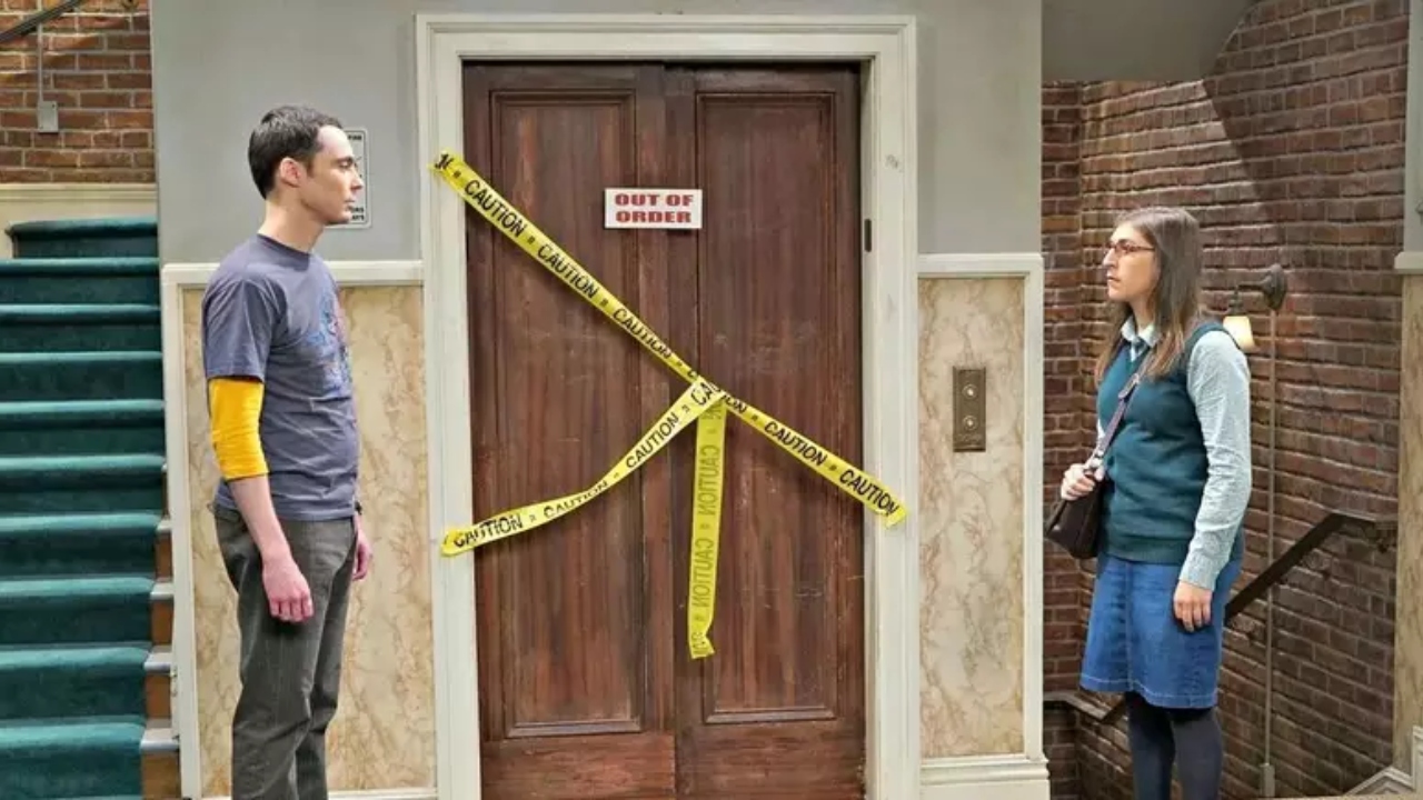 Qual personagem quebrou o icônico elevador em ‘The Big Bang Theory’?