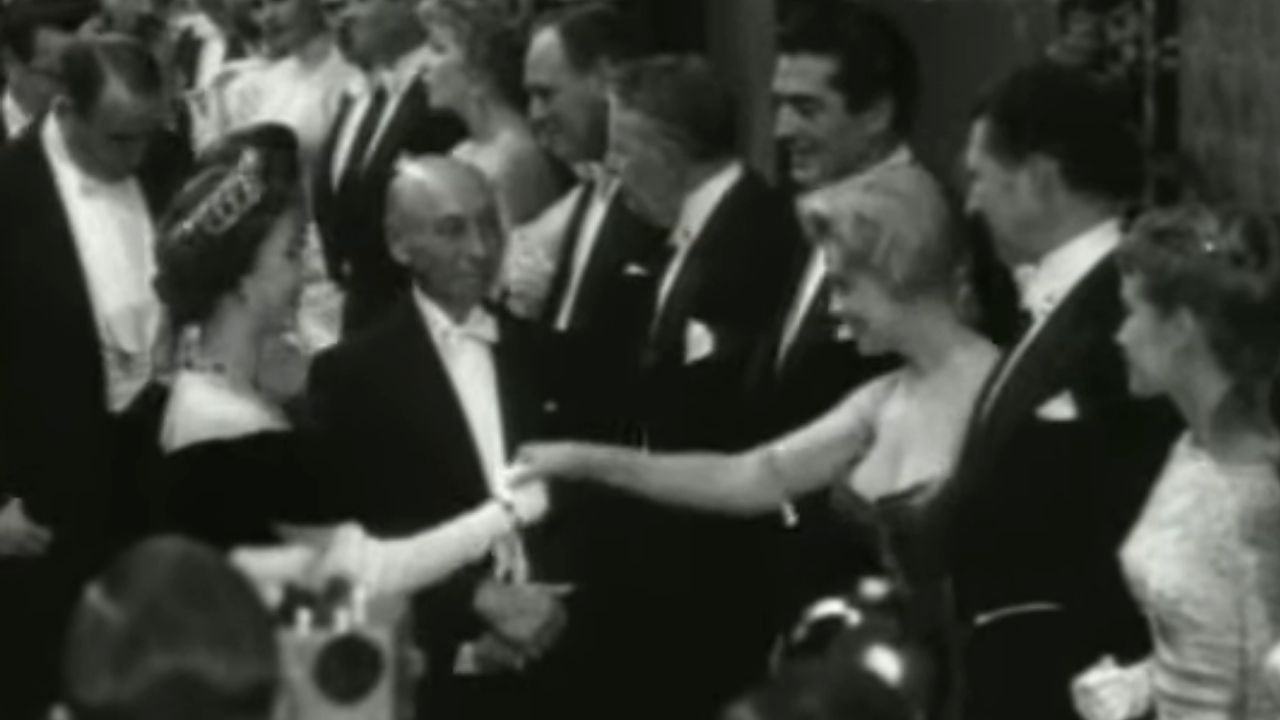 Elizabeth II e Marilyn Monroe tinham a mesma idade quando se conheceram
