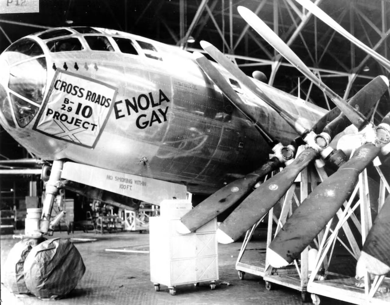 O avi&atilde;o Enola Gay