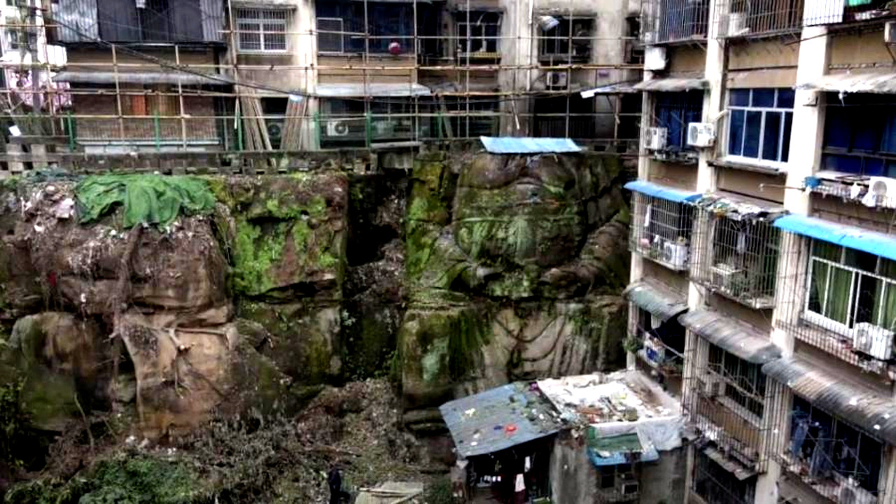 Na China, obras revelam estátua nas profundezas de complexo residencial