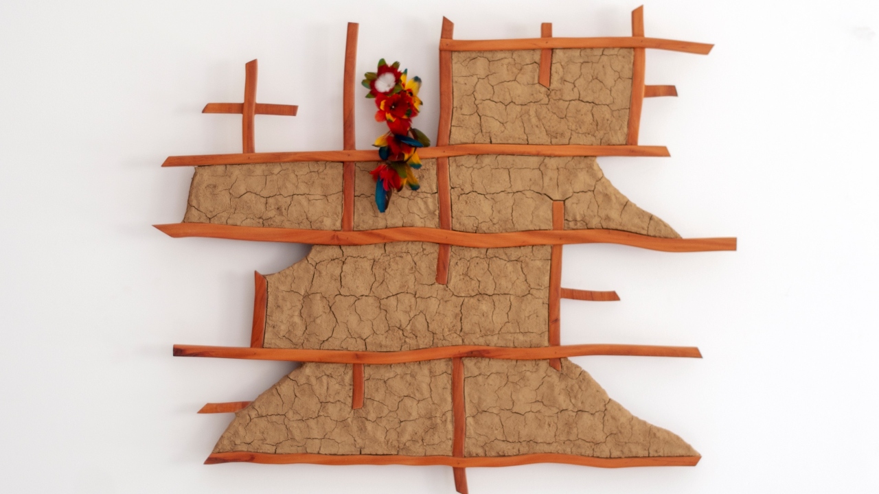 Exposição apresenta envolvimento sólido de artista com a cultura dos povos originários do Brasil