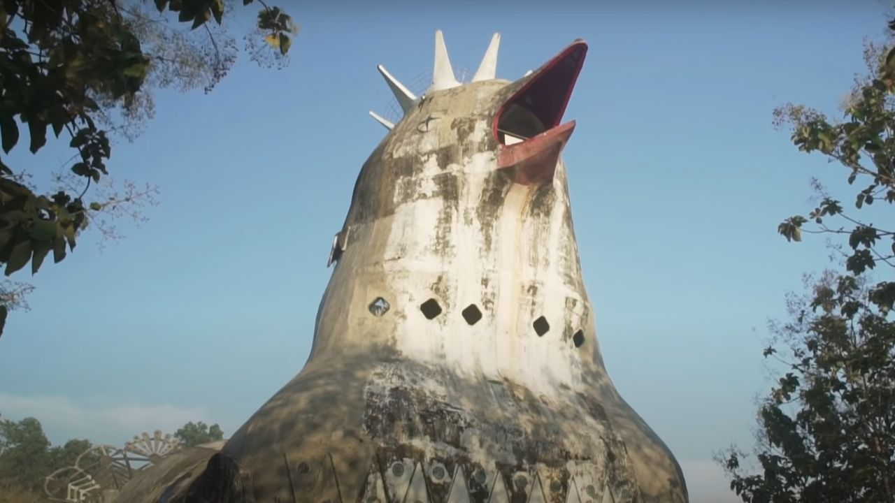 A história por trás da igreja indonésia em formato de galinha