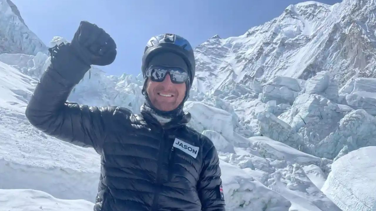 Homem que escalou Everest por causa nobre morre na descida