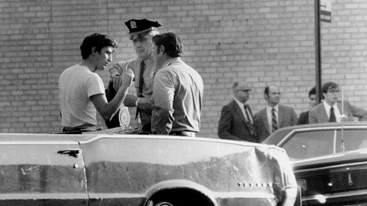 Para pagar a cirurgia de mudança de sexo da esposa, John Wojtowicz decidiu roubar um banco