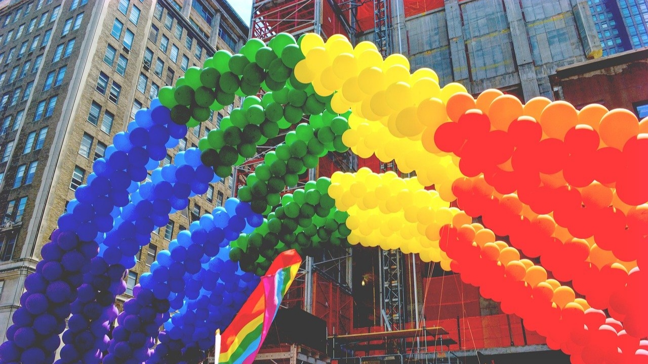 Após professor ser demitido por exibir vídeo com temática gay, Criciúma terá parada LGBTQIA+