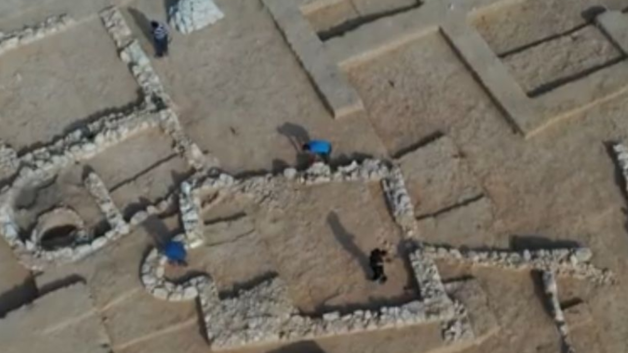 Mesquita de 1.200 anos é descoberta em deserto em Israel