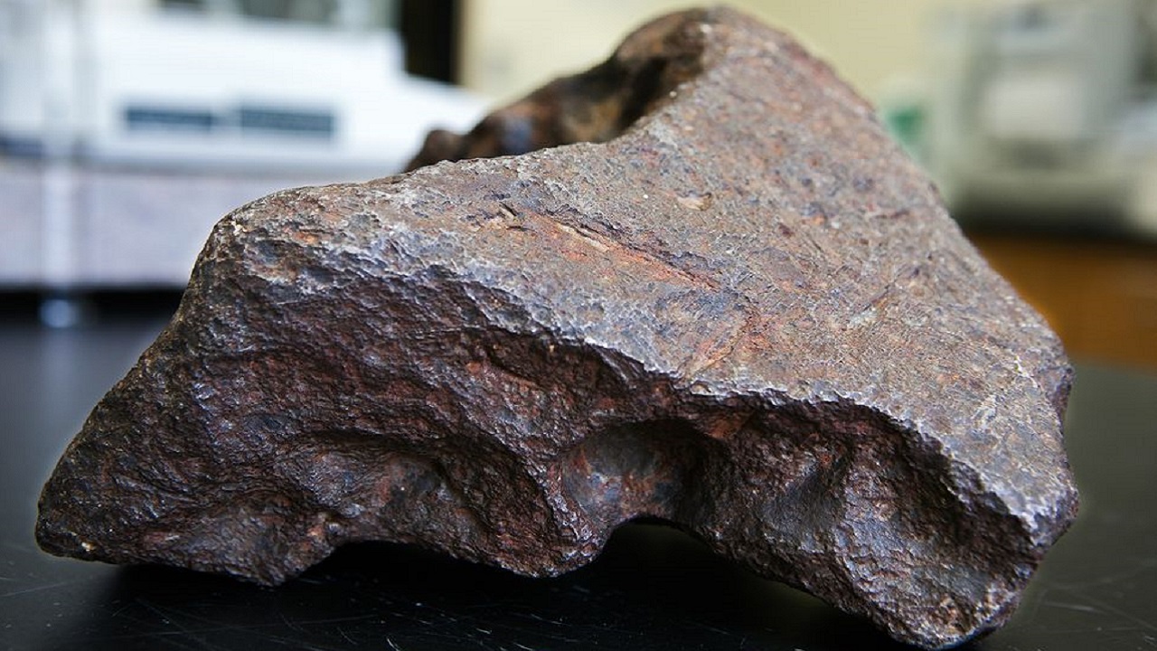 O fazendeiro que manteve meteorito como peso de porta por décadas