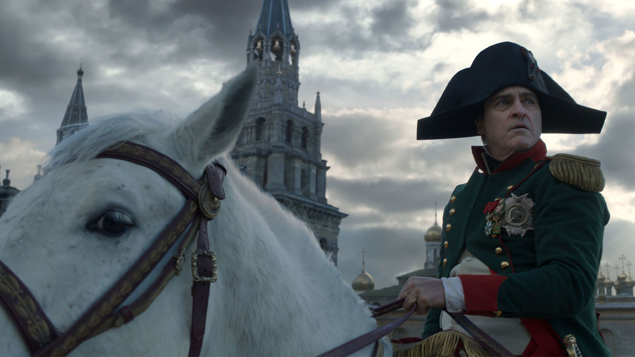 Napoleão: Como Joaquin Phoenix causou mudanças no roteiro do filme?