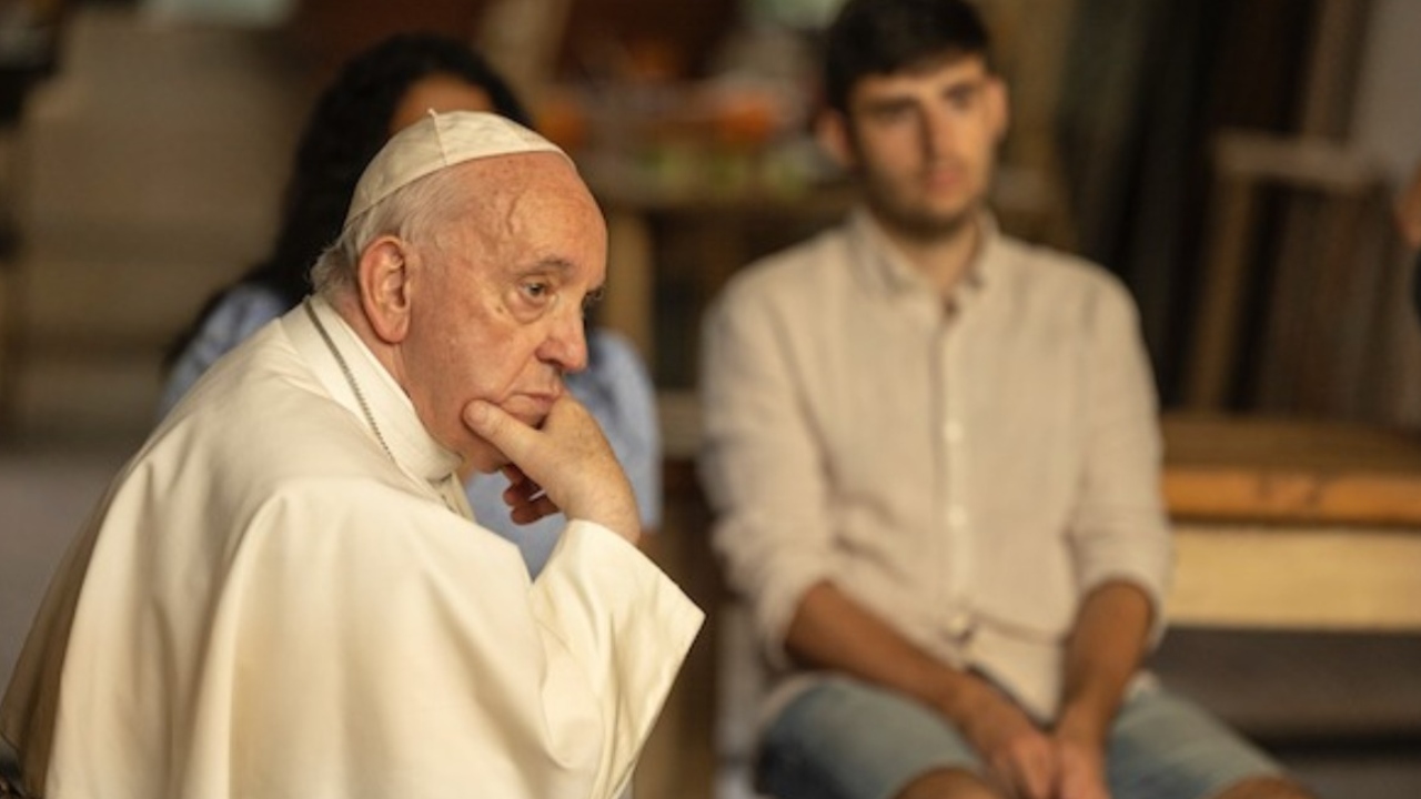 De salário a aplicativo de namoro: 4 curiosidades que o Papa Francisco revelou em documentário