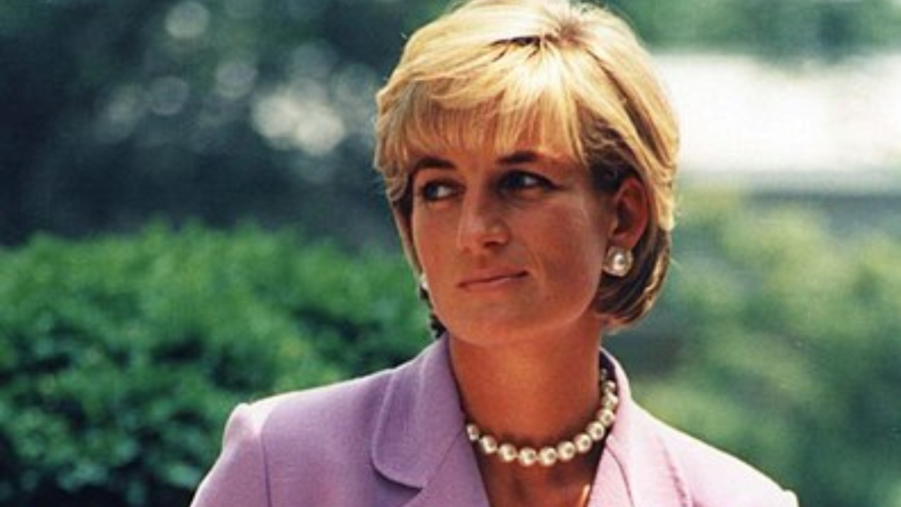 Princesa Diana enviou cartões curiosos e com piadas sujas para o rei da Grécia