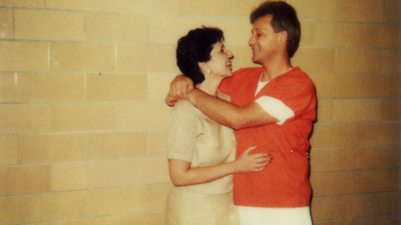 A singular saga do serial killer que casou no corredor da morte