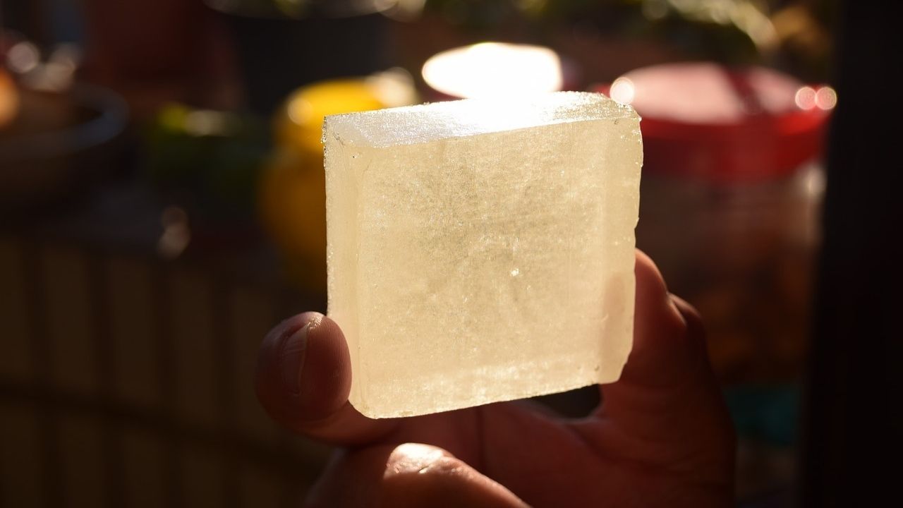 Gosma oleosa e fedorenta: a curiosa origem do sabão