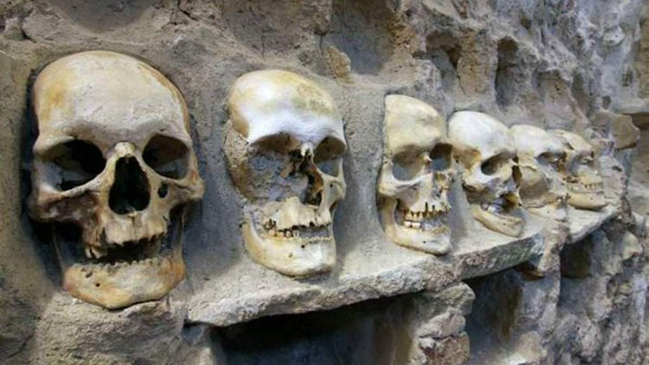 Macabro ponto turístico de guerra: Por dentro da Torre de Crânios de Niš