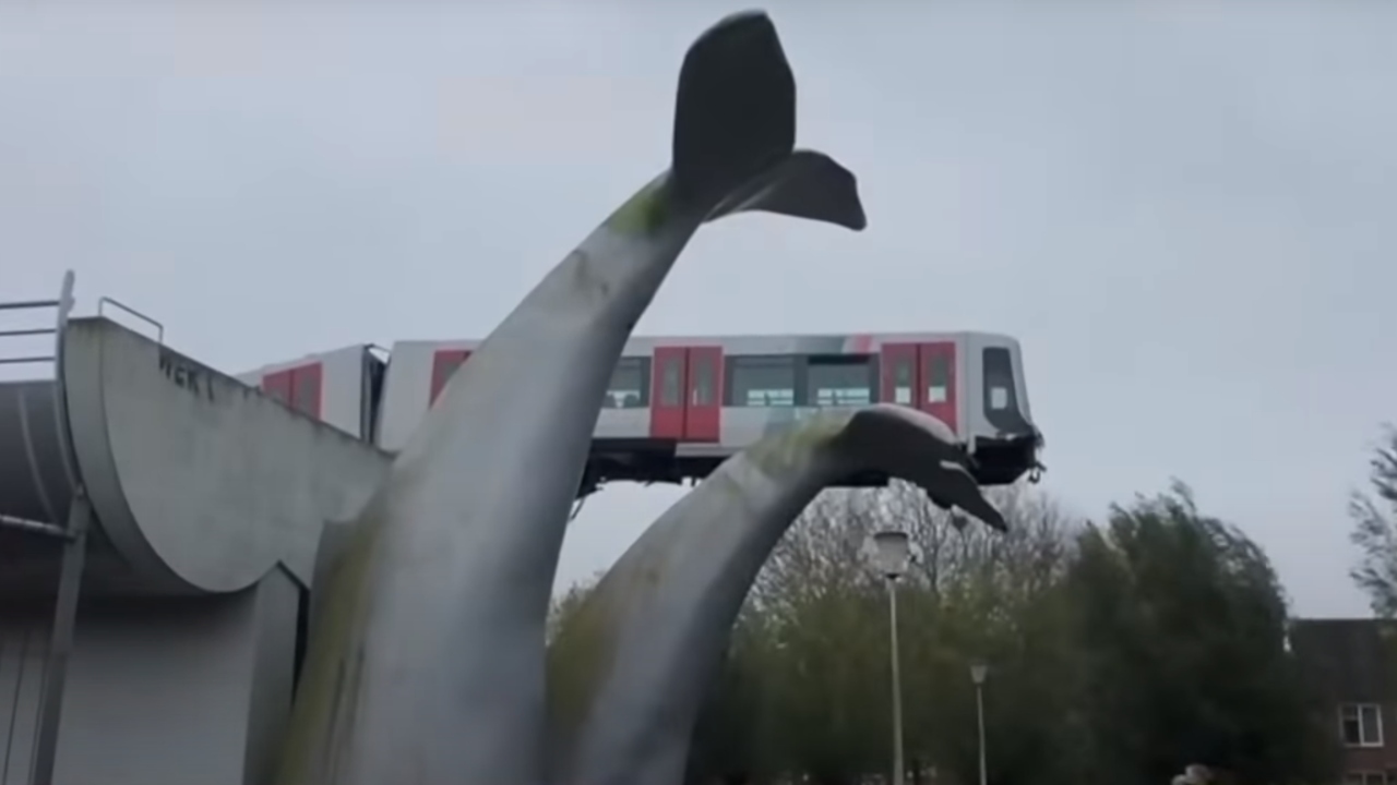 Há 3 anos, a escultura ‘Salvo por um rabo de baleia’ impedia tragédia na Holanda