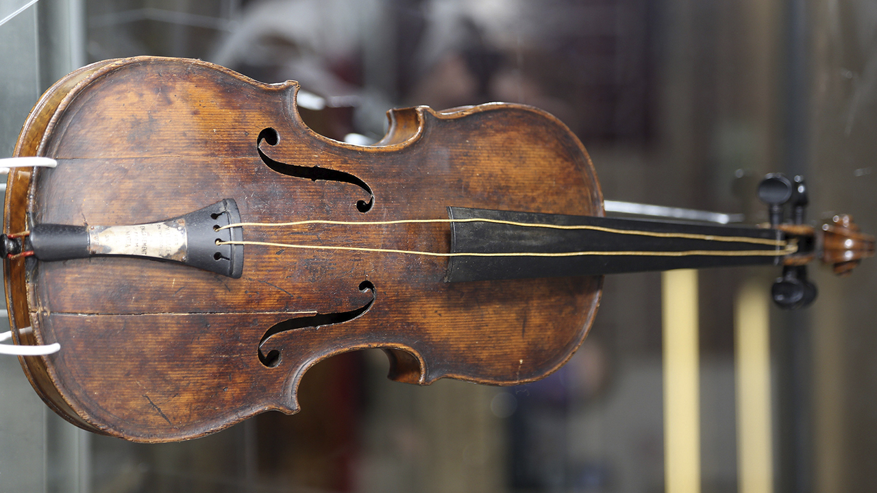 A saga do violino do Titanic, que milagrosamente sobreviveu ao naufrágio