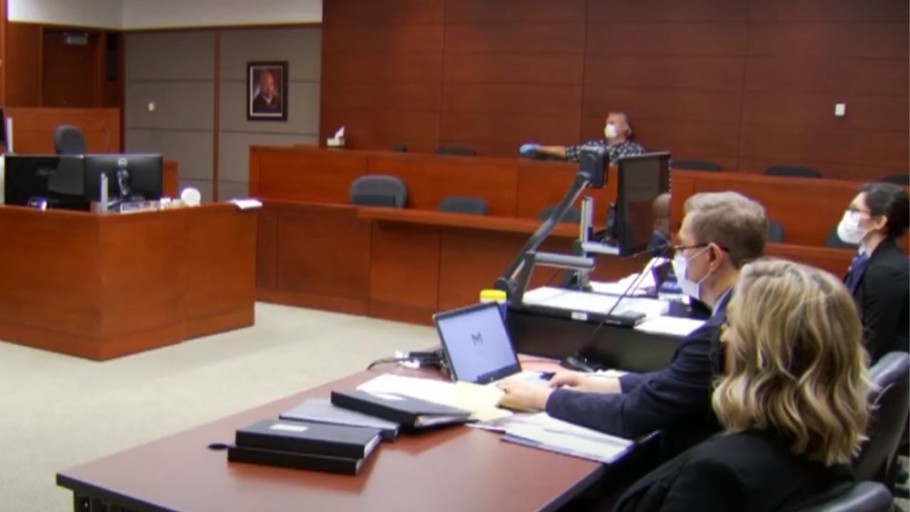Após abrir salão durante quarentena, mulher é condenada a 7 dias de prisão