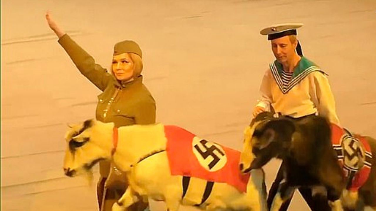 Na Rússia, circo exibe animais com suásticas nazistas