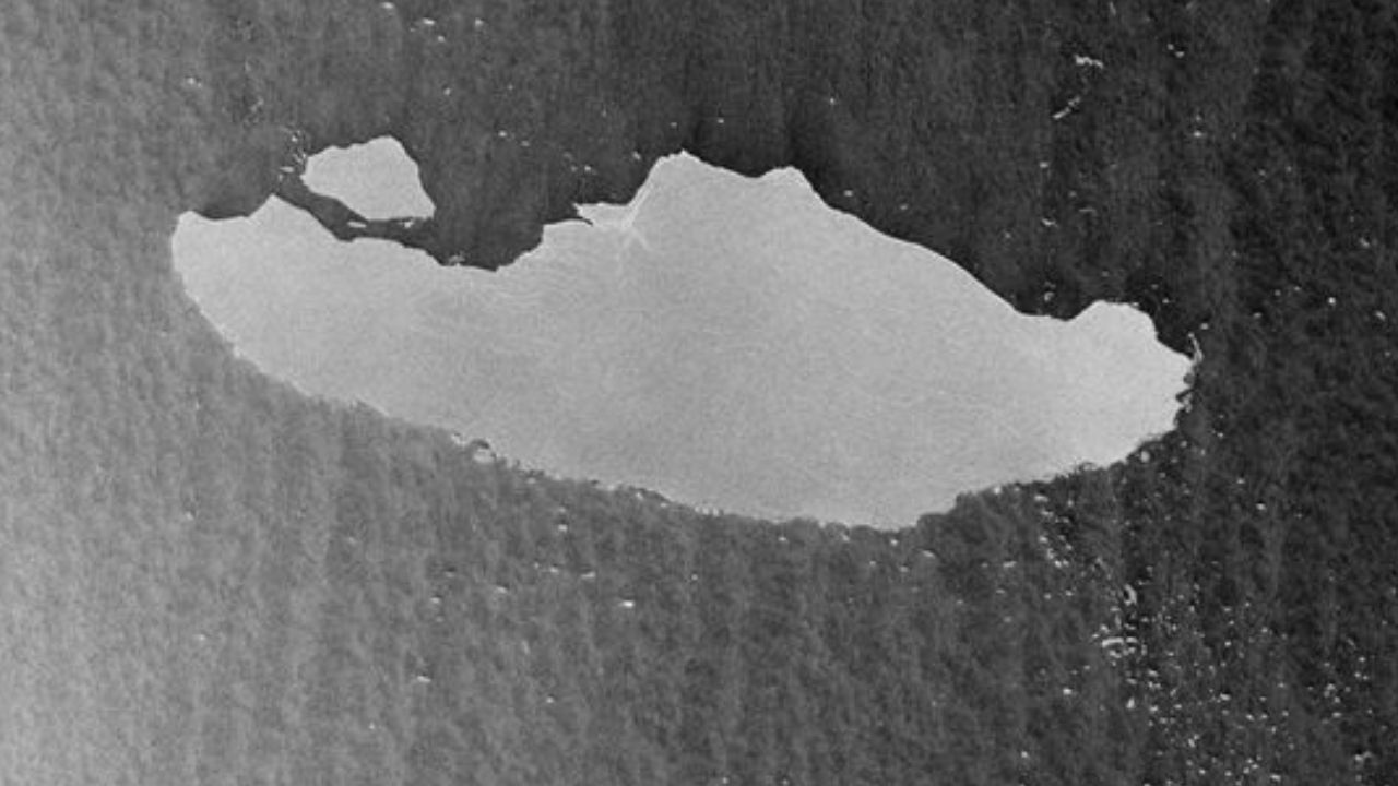 Cinco vezes o tamanho de Nova York: maior iceberg do mundo começa a derreter na Antártica