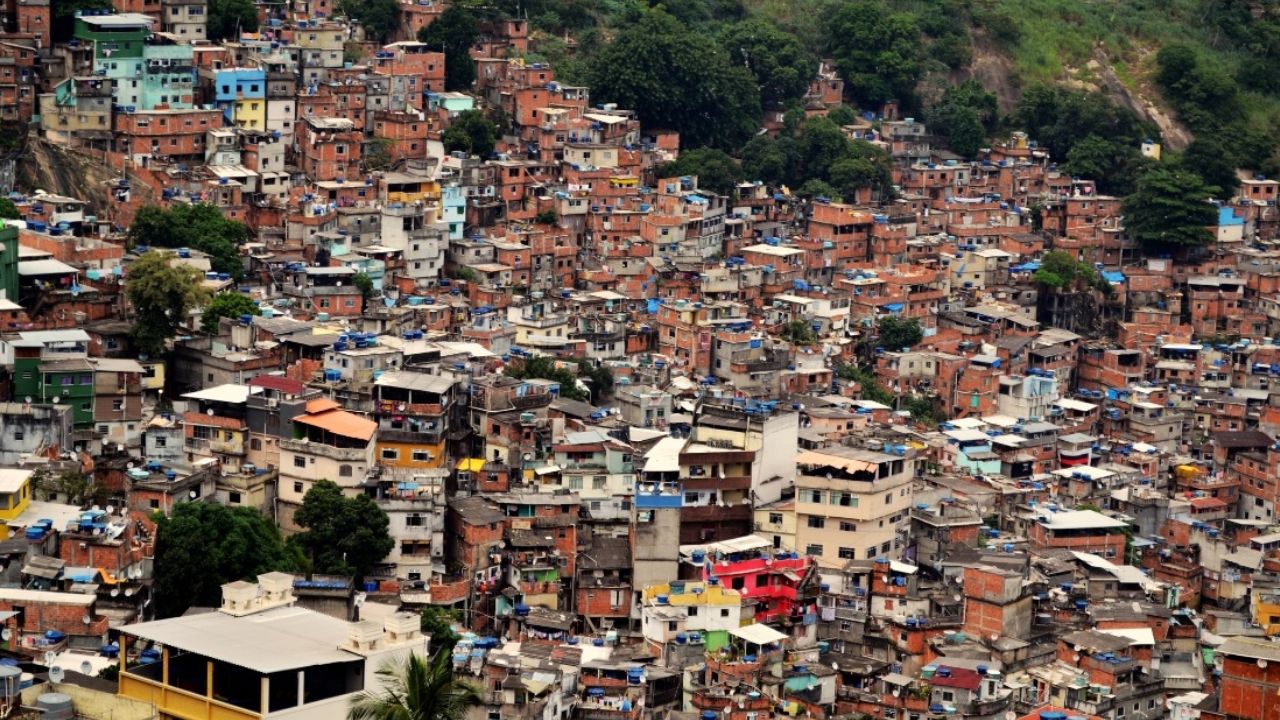 Traficantes impõem toque de recolher em comunidades cariocas em meio à pandemia