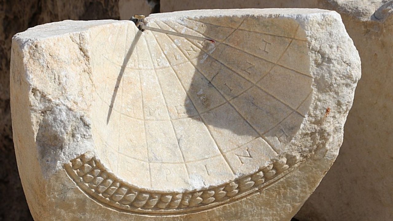 Relógio de sol de 2 mil anos é encontrado na Turquia