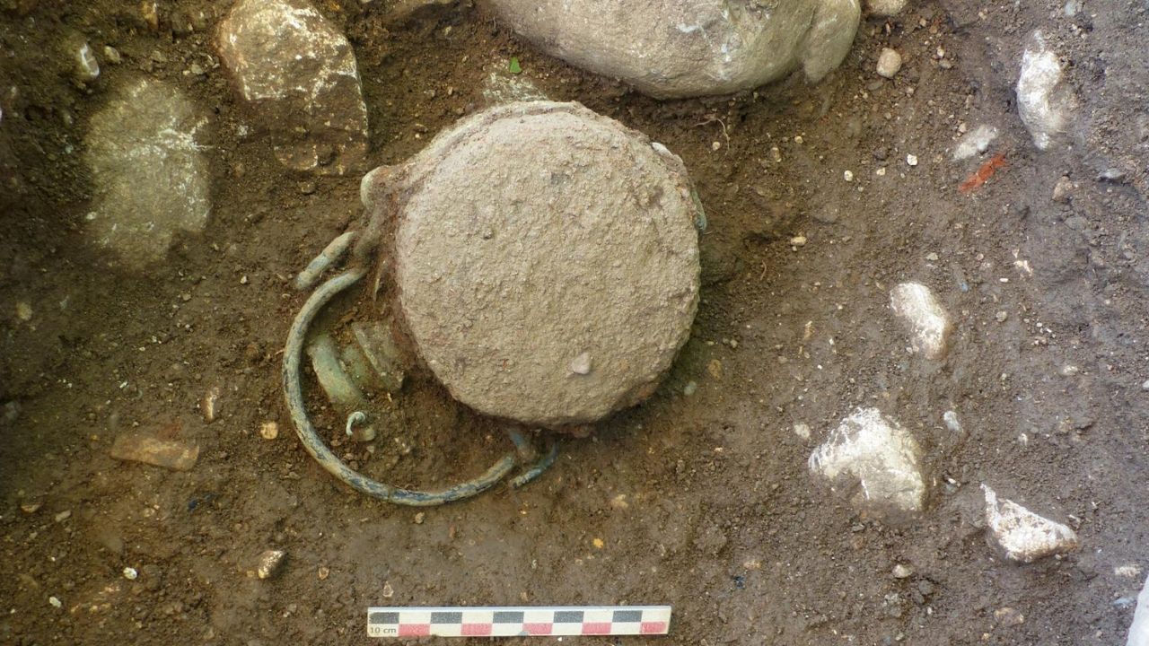 Arqueólogos encontram recipiente com bebida alcoólica dentro de santuário do século I d.C