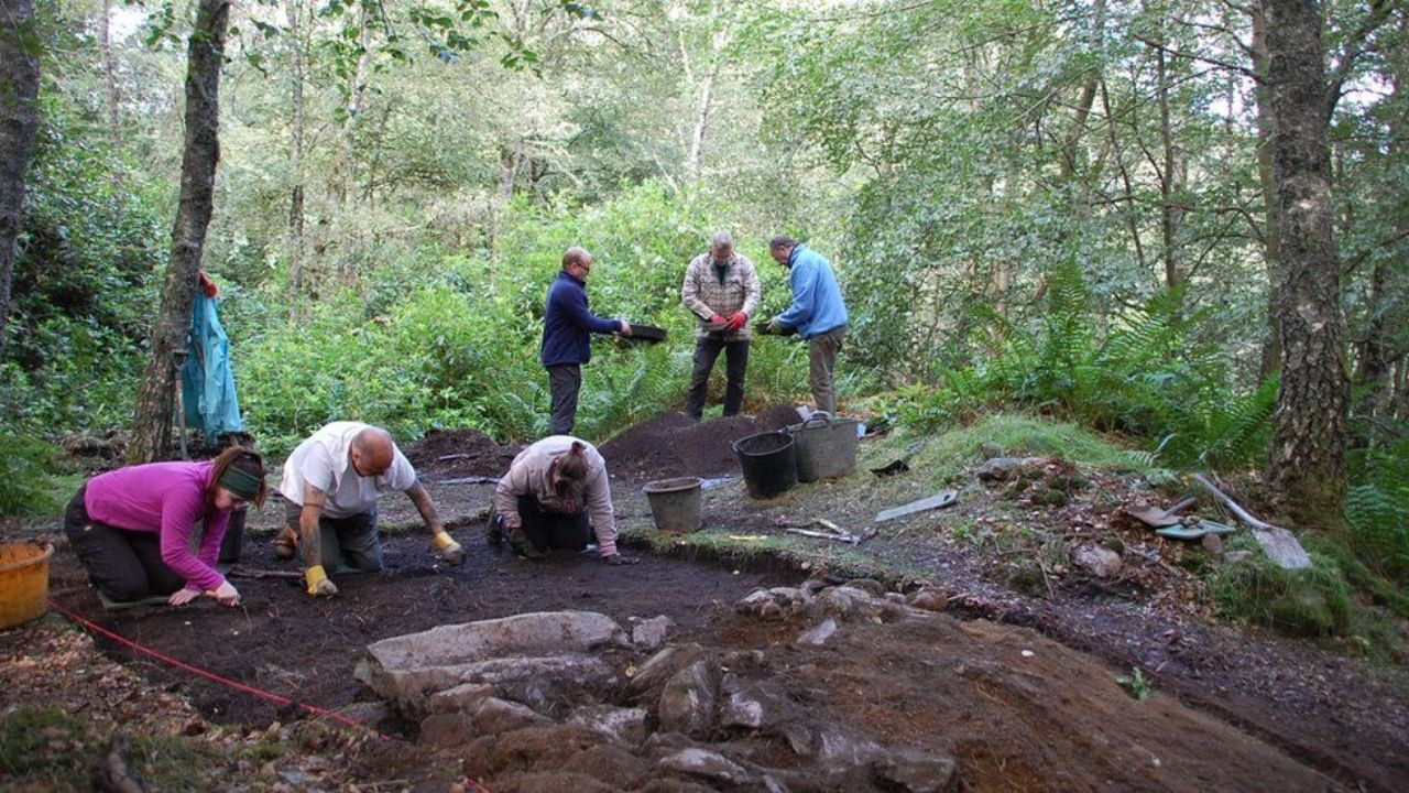 Centro de comércio picto de mais de 1.100 anos é descoberto em Dunkeld, na Escócia