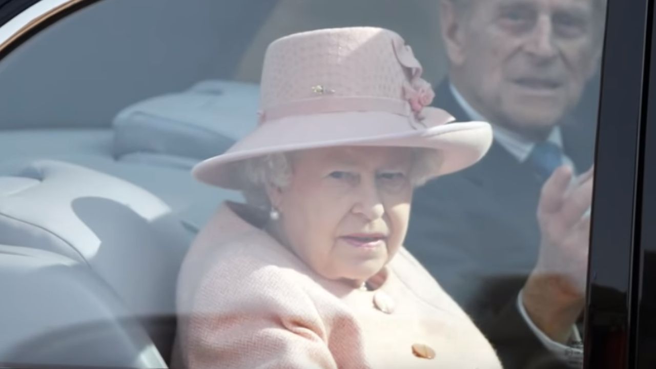 Rainha Elizabeth abandona Palácio de Buckingham por medo do coronavírus