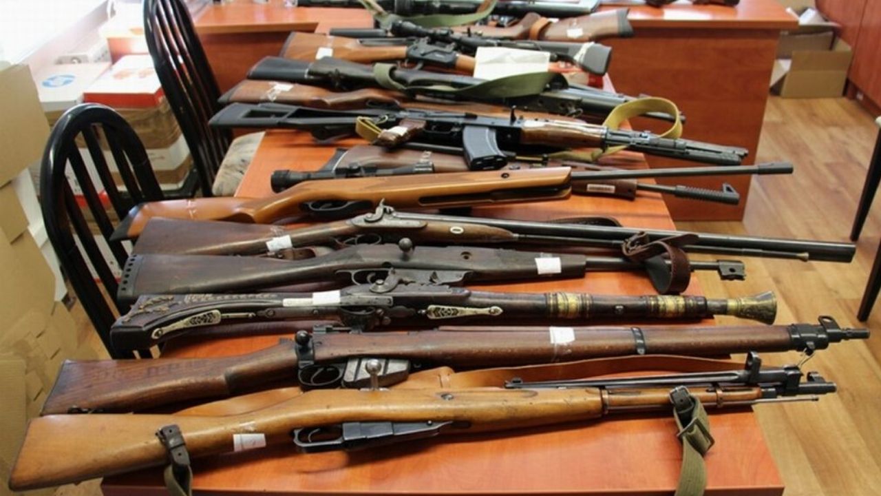 Homem detido com arsenal de armas na Polônia afirma ser “general ucraniano”