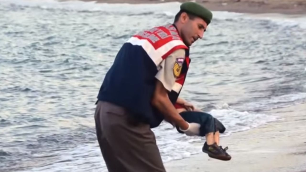 Três traficantes são condenados a 125 anos de prisão pela morte do menino sírio Aylan Kurdi