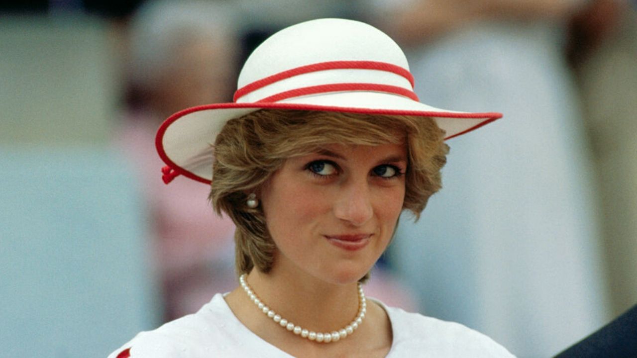 Emocionante carta escrita à mão por Lady Di é revelada por ex-mordomo em rede social