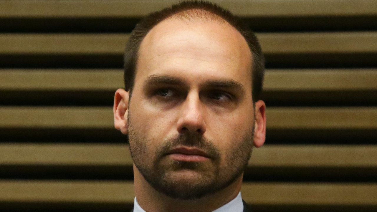 Senador compara fala de Eduardo Bolsonaro sobre AI-5 com culto ao nazismo