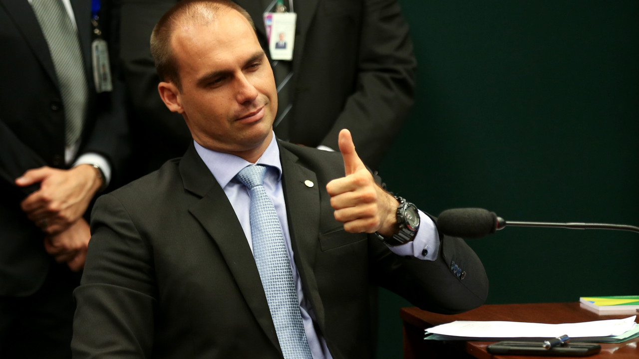 Eduardo Bolsonaro entregou lista de antifascistas para embaixada americana, afirma deputado