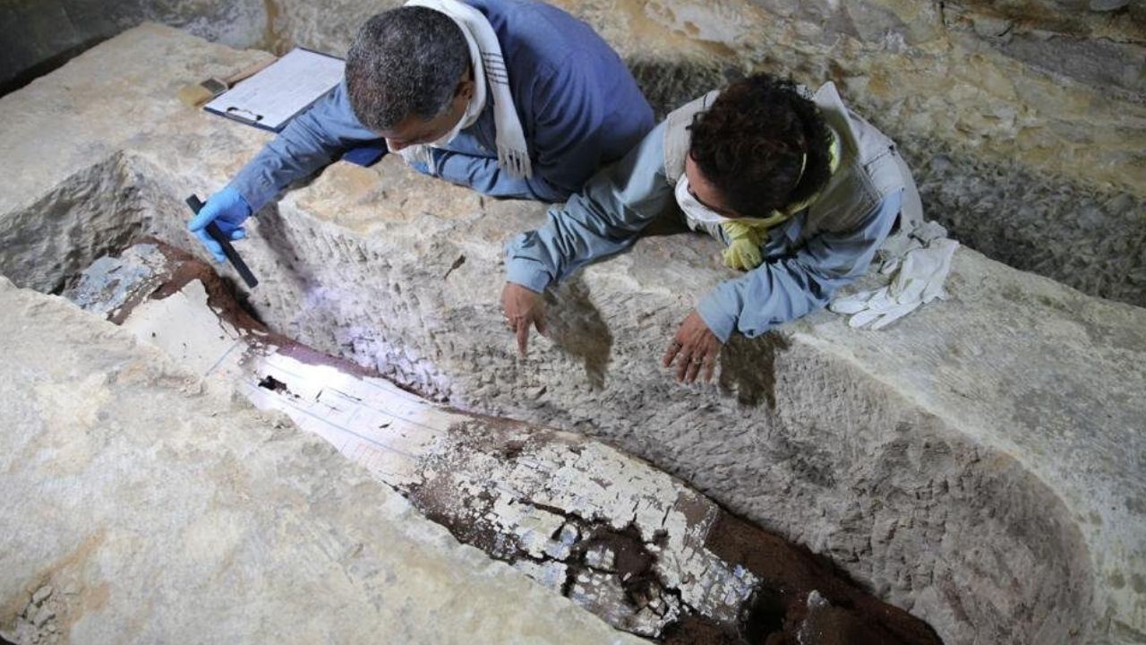 Sala funerária de 2,6 mil anos pode mudar o que sabemos sobre a mumificação no Egito Antigo