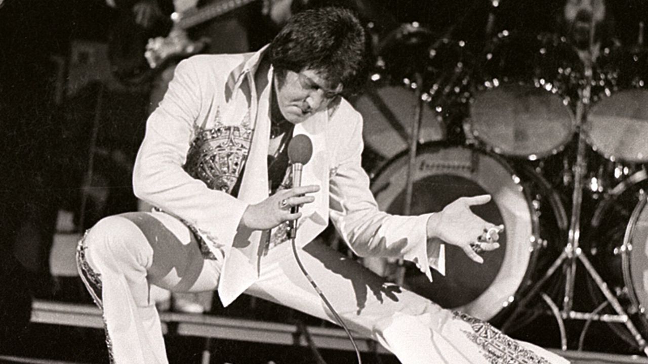 Elvis, the Pelvis: quando o cantor pisou nos calos da Igreja Católica