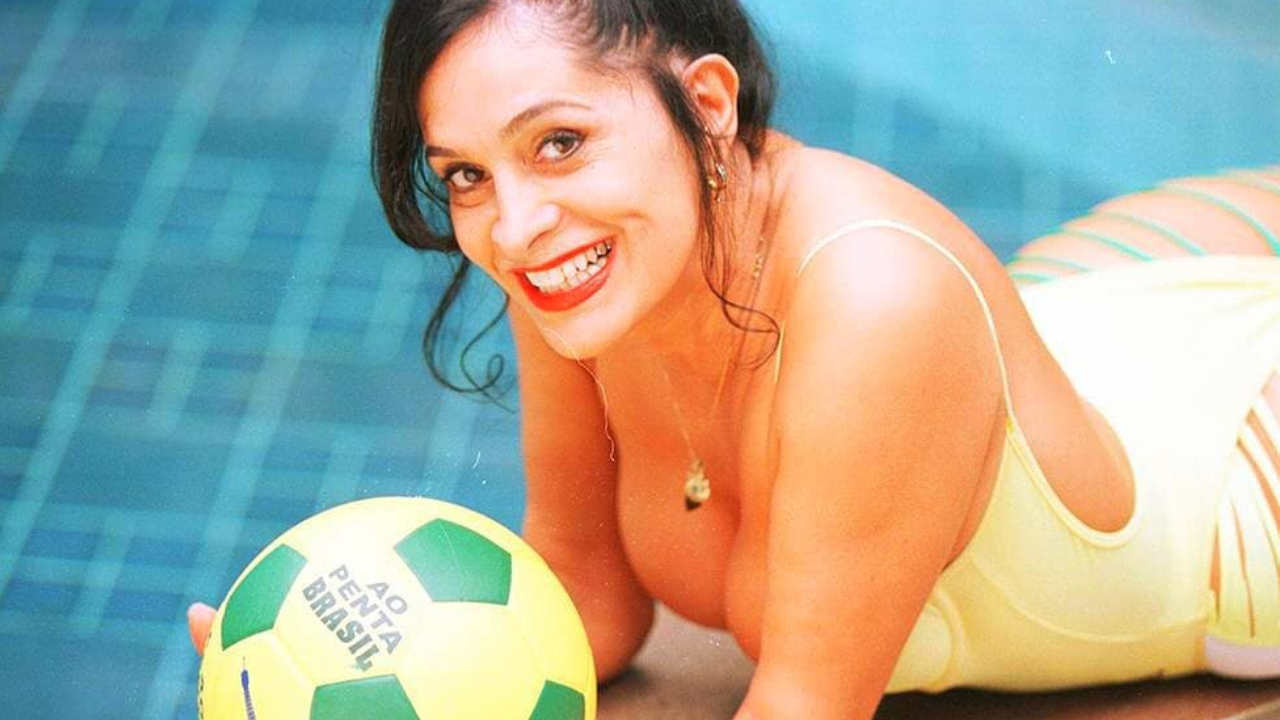 Quando Enoli Lara ficou completamente nua na Sapucaí