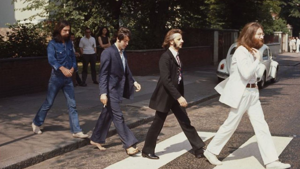 Coadjuvante curioso: Quem é o homem escondido na capa de Abbey Road?