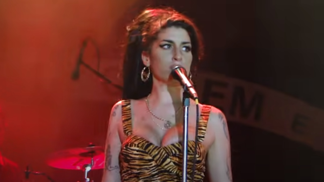 Meses antes da morte: Os melancólicos shows de Amy Winehouse no Brasil