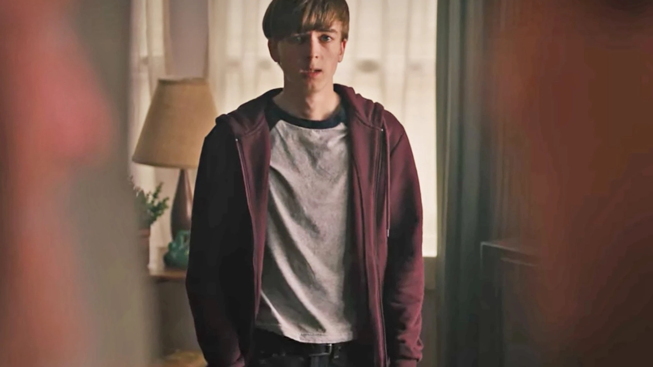 Ator de ‘Riverdale’ é condenado a prisão perpétua por matar a mãe