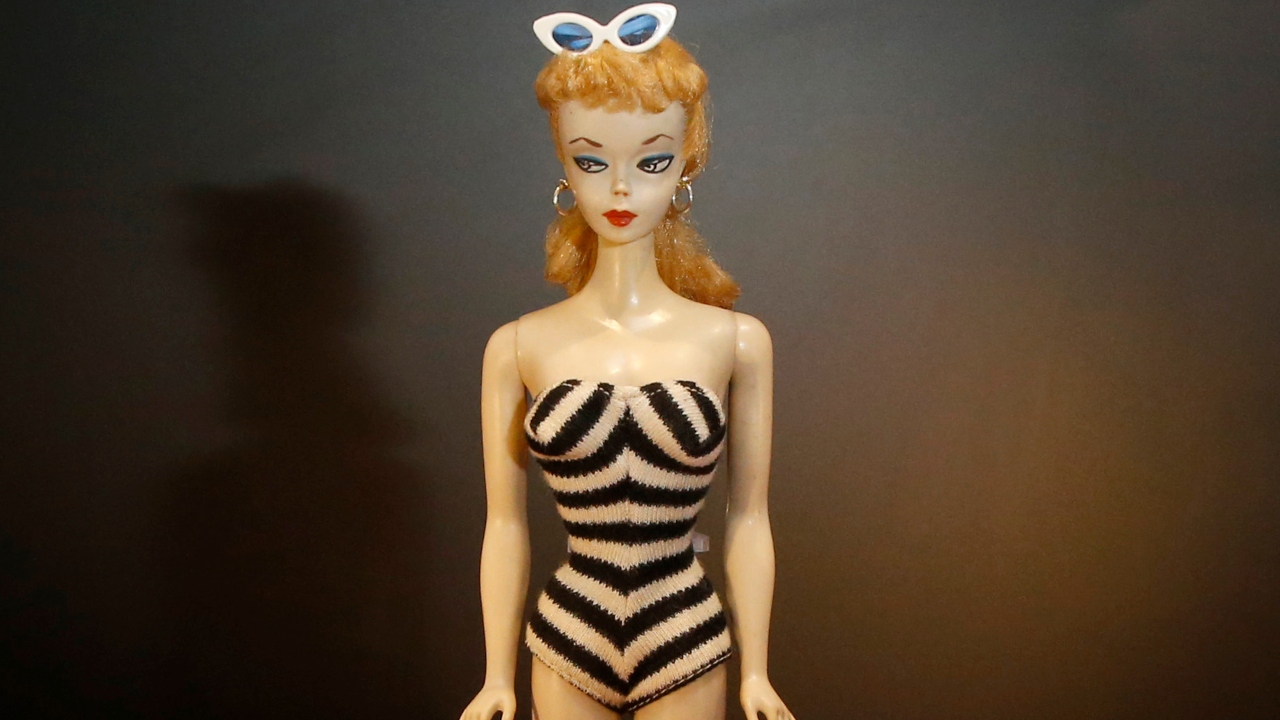 Documentário da Netflix resgata as plásticas e polêmicas da Barbie