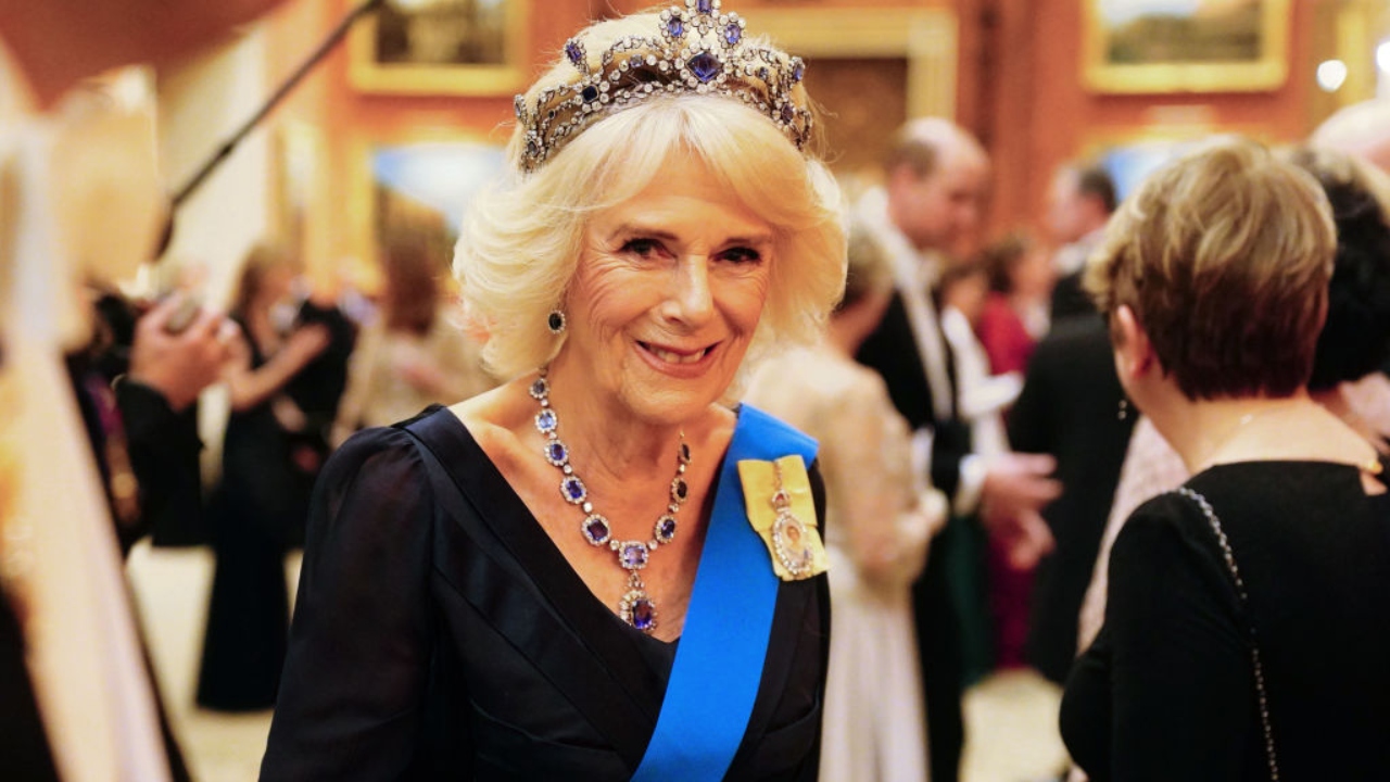Em coroação de Charles III, Camilla deve quebrar tradição histórica revela insider
