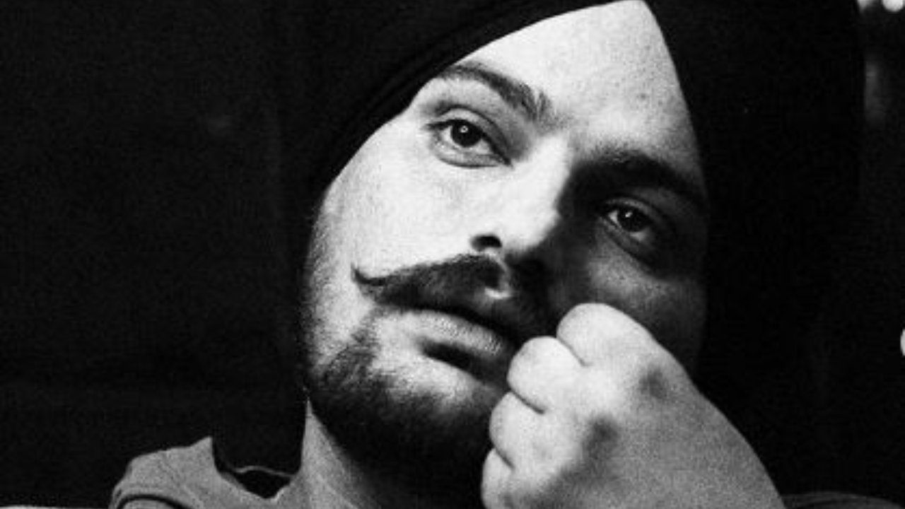 Rapper indiano é assassinado ao levar 30 tiros em SUV
