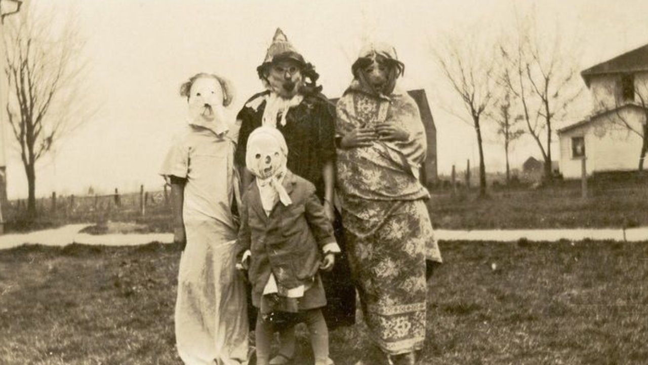 Em imagens bizarras: Fantasias de Halloween do século 20