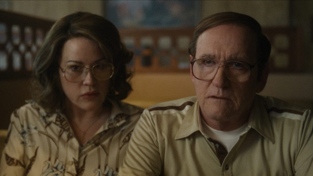 ‘Dahmer’: O que aconteceu com a família do serial killer Jeffrey Dahmer após a prisão?