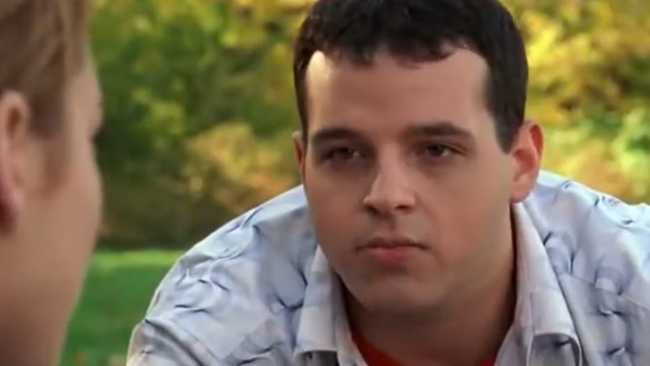Ator de ‘Meninas Malvadas’ revela que fez sessões para “cura gay”
