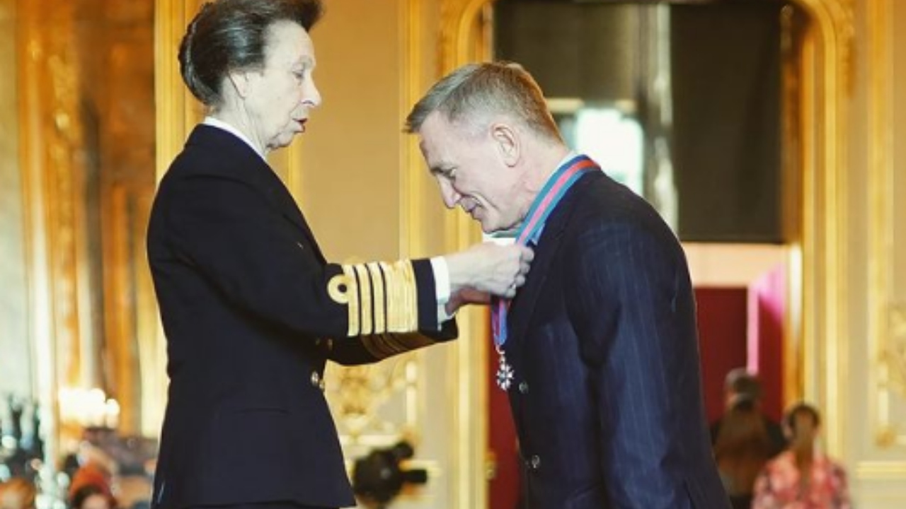 Daniel Craig recebe condecoração igual à de James Bond