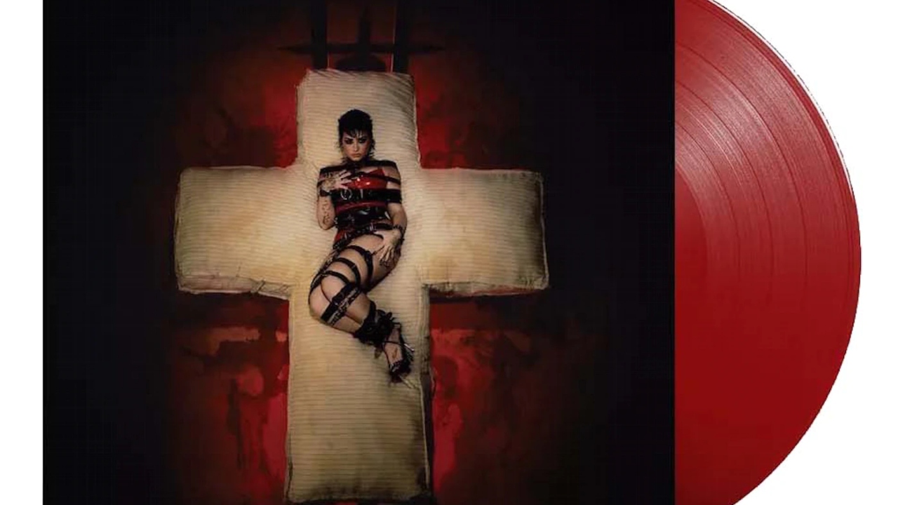Cantora americana tem pôster banido no Reino Unido por blasfêmia