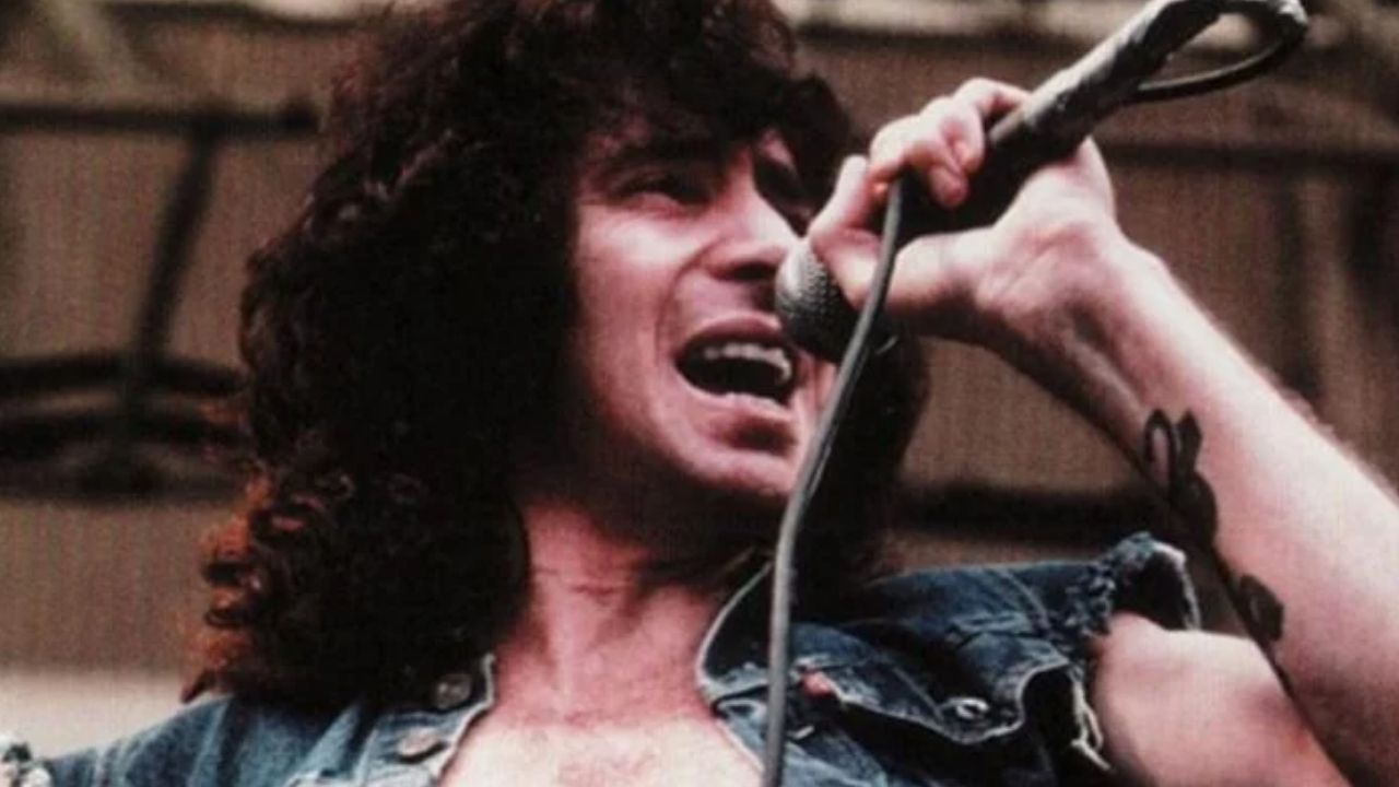 Bon Scott, ex-vocalista do AC/DC, confessou estar cansado da fama pouco antes da morte