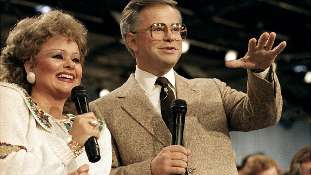Escândalos sexuais e financeiros: o império dos televangelistas Jim e Tammy Faye Bakker