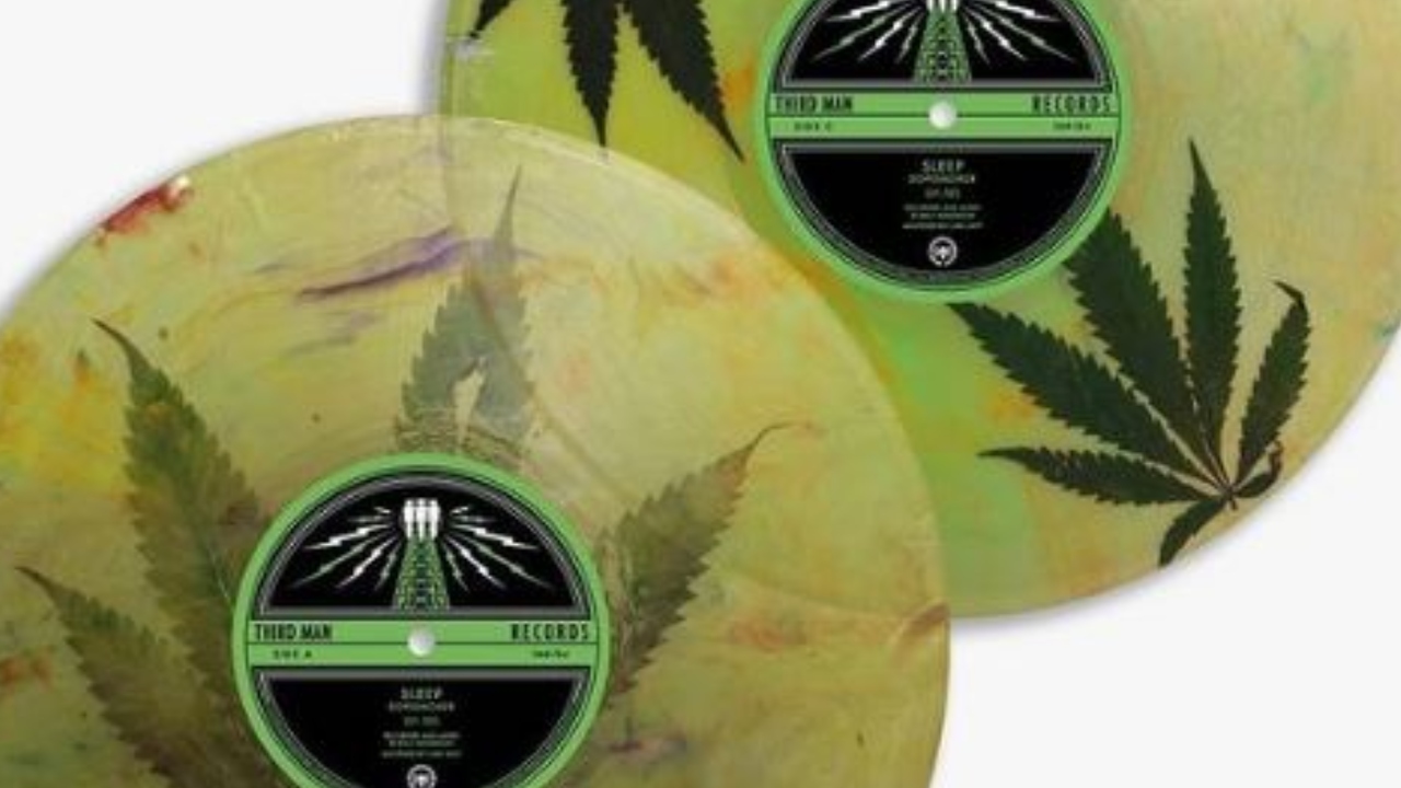 Banda lança disco com plantas reais de cannabis prensadas