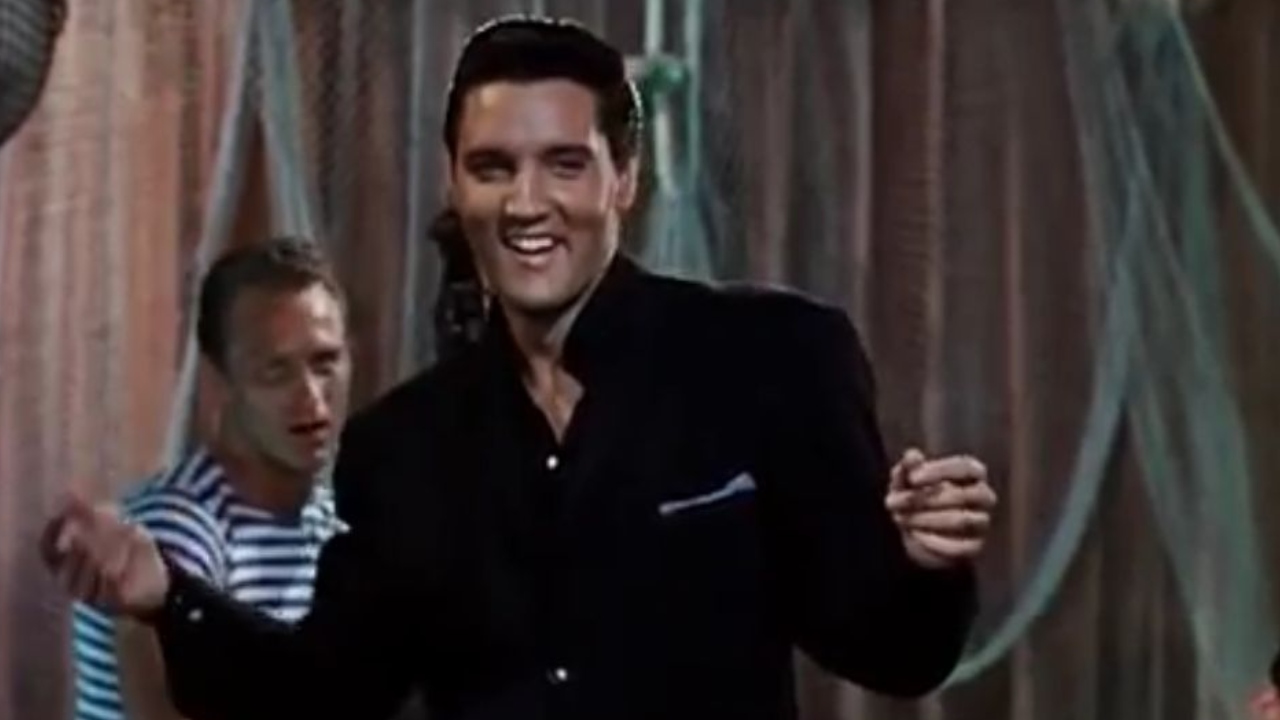 Elvis Presley recebia US$ 1 milhão por filme, mas não gostava de se assistir